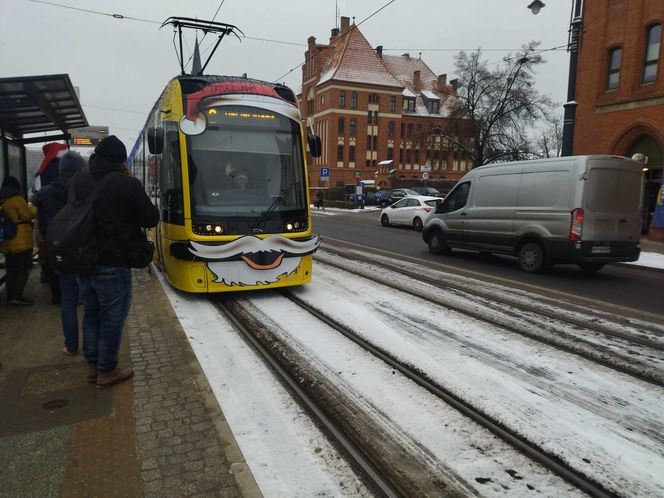 Świąteczny tramwaj na ulicach Torunia. Ruszył 6 grudnia