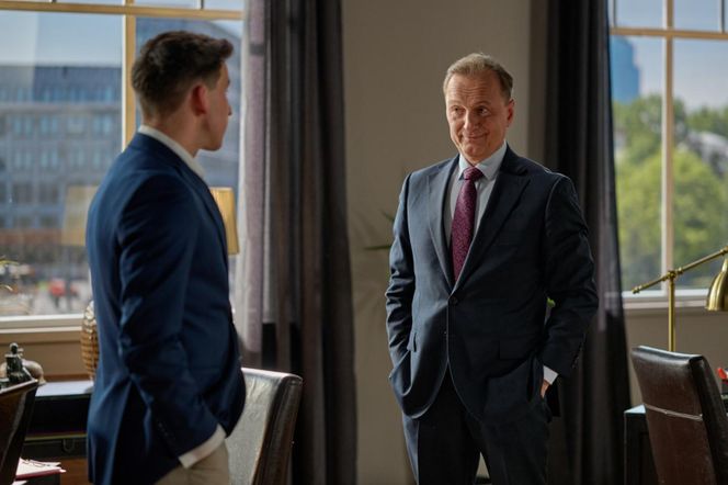 Na Wspólnej odc. 4080. Tadek (Jakub Pruski), Andrzej Zakościelny (Dariusz Niebudek)