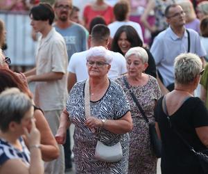 Potańcówka pod Teatrem Śląskim w Katowicach. Tłumy wręcz oszalały ZDJĘCIA