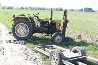 Niewygodnie jechało mu się kosiarką, więc ukradł traktor 