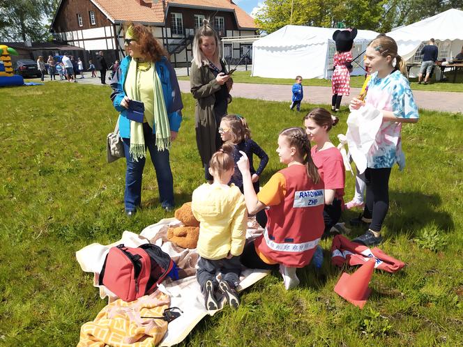 Zajęcia dla dzieci z udzielania pierwszej pomocy w ramach kampanii społecznej "Akcja i Edukacja. Widzę, więc reaguję" - 23.05.2021 nad zalewem w Siedlcach