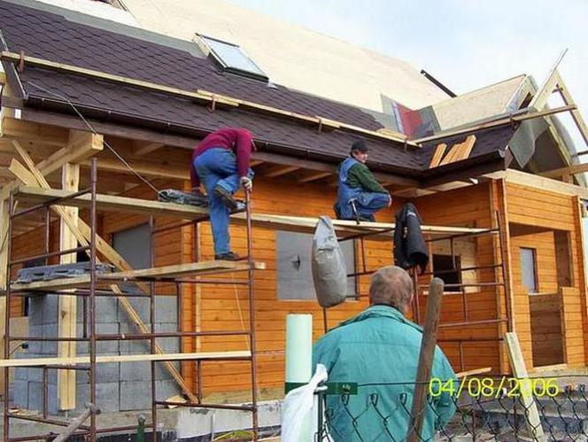 Pokrycie dachu na domu drewnianym