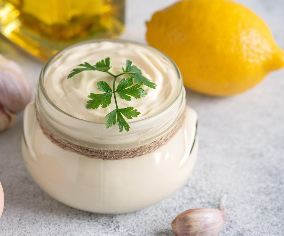 Sos aioli - idealny do grilla, warzyw czy chleba. Bez problemu przygotujesz go w domu