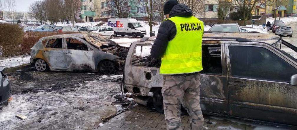 Pożar w Olsztynie! Osiem aut paliło się na osiedlu Jaroty ...