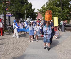  Dni Bajki 2024. W centrum Olsztyna zrobiło się bajkowo. Dzieci przejęły władzę nad miastem [ZDJĘCIA]