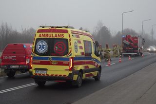 Radom, ul. Energetyków - wóz strażacki wjechał do rowu