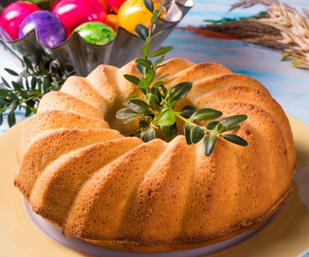 Zaskocz gości babką piwną! Przepis na oryginalne ciasto z bąbelkami (z babcinego zeszytu)
