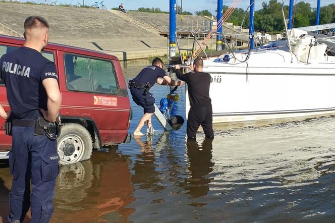 Akcja ratunkowa na Wiśle w Toruniu. Wodniacy ocalili załogę jachtu!