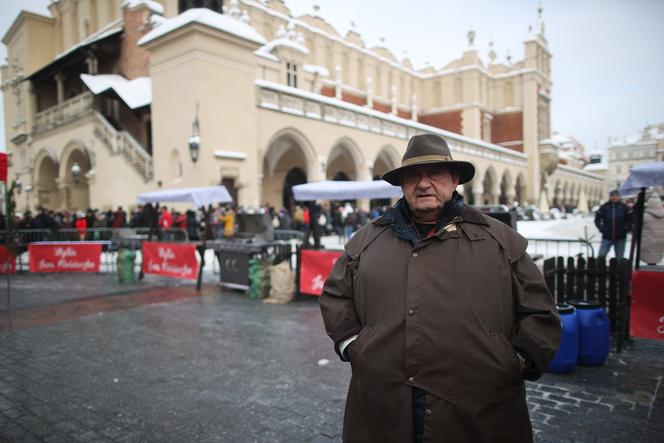 Wigilia dla bezdomnych na Rynku Głównym w Krakowie. Tradycja trwa już 26 lat! 