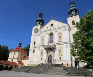 Nawet 120 tysięcy wiernych zjedzie do tego miasta. Kierowcy muszą przygotować się na drogowy paraliż