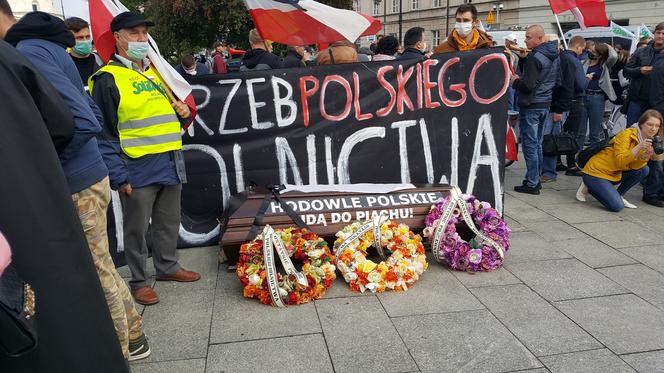 WARSZAWA: race i utrudnienia w ruchu. Protest przeciwko Piątce dla Zwierząt przybiera nieoczekiwany kształt [WIDEO]