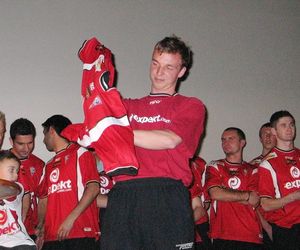 Prezentacja składu drużyny Górnika Zabrze. Tak było w Multikinie w Zabrzu w 2006 roku