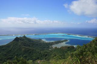 Widok za szczytu Pahia na Bora Bora 2