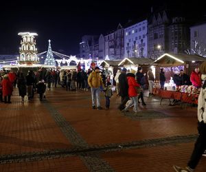 Bytomski rynek świeci się jak choinka. Gwiazda DeLoreana rozświetliła Bytomski Jarmark Świąteczny