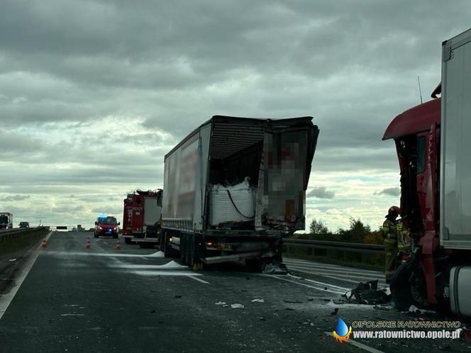 Wypadek na autostradzie A4. Zderzyły się trzy ciężarówki