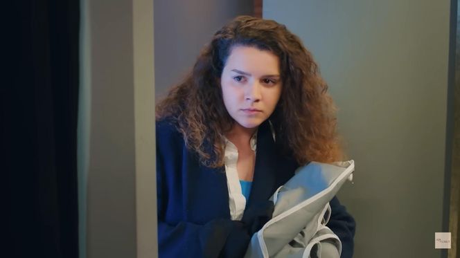 Miłość i nadzieja. Ege uklęknie przed Zeynep! TYLE będzie brakowało, by przyłapała ich Melis