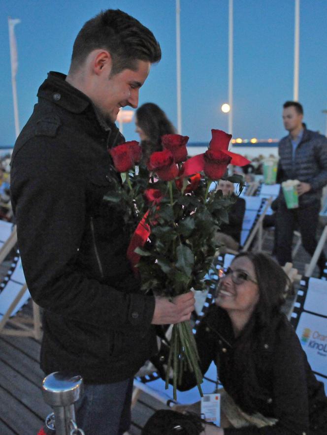 Oświadczył się w kinie letnim