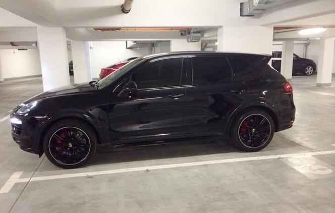 Kamil Grosicki jeździ Porsche Cayenne GTS