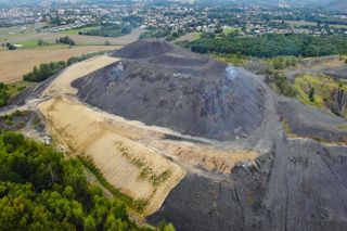 Zapożarowana hałda w Pszowie ma stać się oazą zieleni. SRK ogłasza plany na rekultywację uciążliwego zwałowiska
