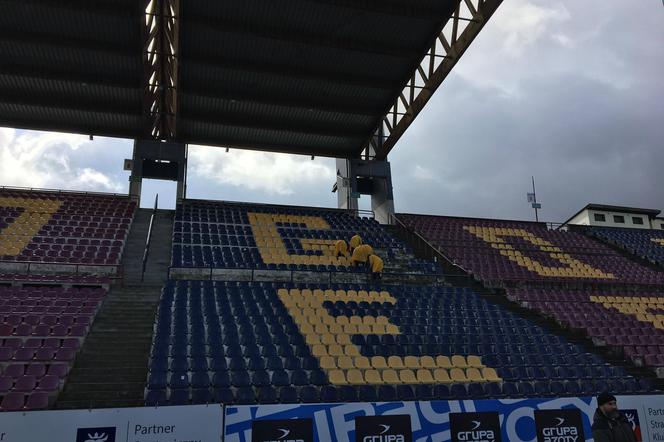 Rozpoczął się demontaż siedzisk na stadionie Pogoni