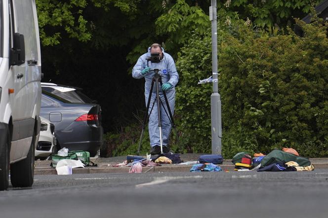 Biegał po ulicy z mieczem i zabił 14-latka. Ranił też policjantów!