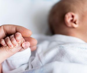„Kaszlące do utraty tchu dziecko”. Zmarło niemowlę chore na krztusiec