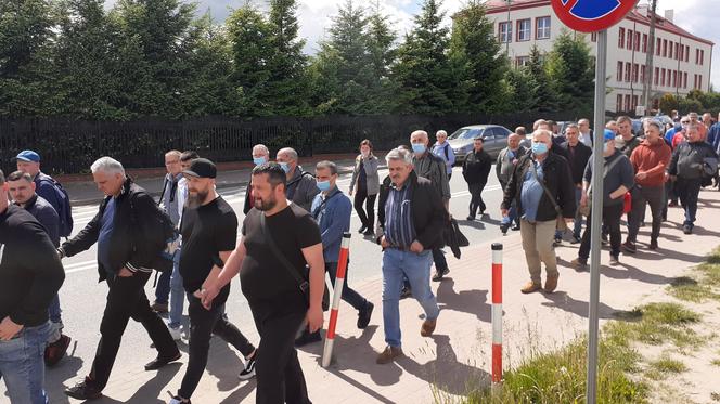 Pikieta w MAN-ie. Związkowa "Solidarność" w MAN BUS nadal protestuje!