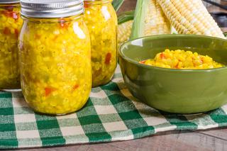 Kukurydza konserwowa na zimę - jak zamarynować kukurydzę w słoikach?