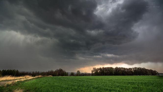 Sfotografował chmury burzowe na Podkarpaciu. Efekt jest piorunujący!
