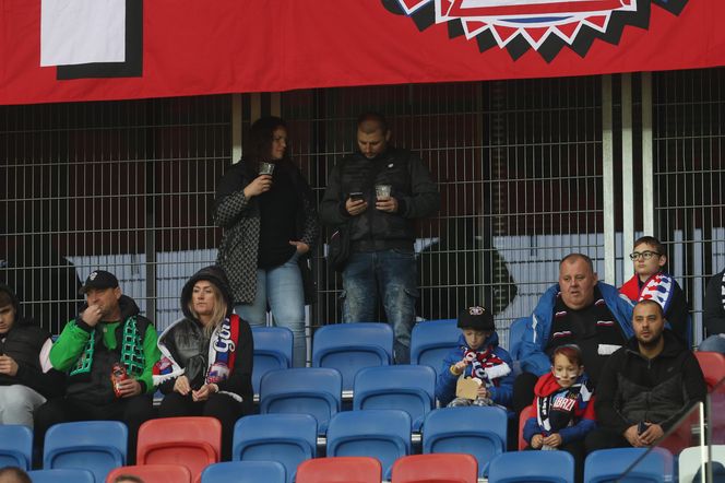 Górnik Zabrze zmierzył się z Zagłębiem Lubin. Kibice rozgrzewali piłkarzy z trybun