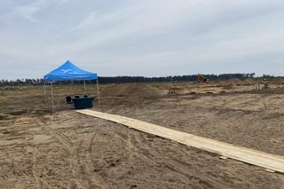 Nowa inwestycja na lotnisku w Szymanach. Ruszyła budowa nowoczesnego centrum medycznego [ZDJĘCIA]