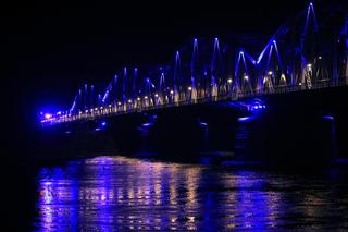 Toruń solidaryzuje się z Izraelem. Jordanki, hala i most w biało-niebieskich barwach