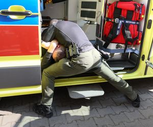 Odpowiedź na bandyckie ataki na ratowników medycznych w Warszawie. Przeszli ostre szkolenie