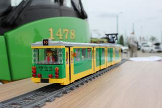 Motorniczy z Poznania buduje modele tramwajów z klocków Lego!