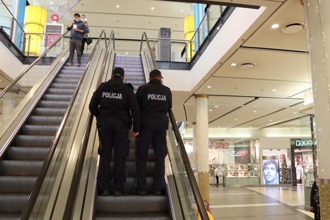 Idziesz do galerii handlowej? Możesz tam spotkać policjantów. 