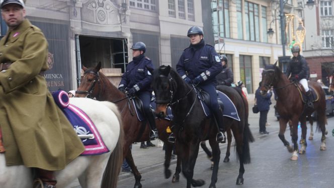 Wielka Szarża w centrum Łodzi. Oddziały konne przeszły przez Piotrkowską