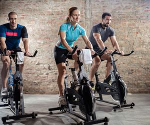 Spinning, czyli ćwiczenia na rowerze stacjonarnym