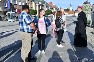 W miniony weekend prawie 200 pielgrzymów wyruszyło pieszo na Jasną Górę. Trasa pielgrzymki liczy 480 km. Pątnicy przejdą ją w ciągu dwóch tygodni. 