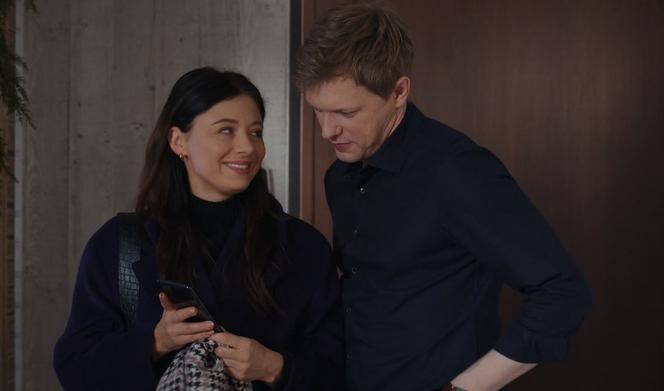 M jak miłość odc. 1732. Iza (Adriana Kalska), Radek (Philippe Tłokiński)