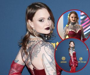 Mroczna Monika Miller cała na czerwono! Zaszalała z kreacją. Dobrała do niej perły