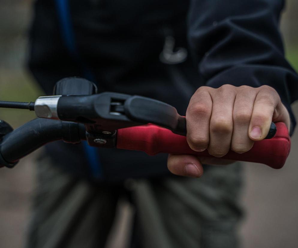 Rybnik: Rowerowy pirat drogowy zderzył się z samochodem. Był pijany