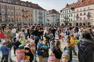 Kalisz. Zatańczyli walca z filmu „Noce i Dnie”