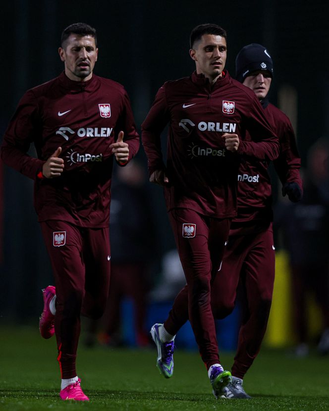 Robert Lewandowski i inni kadrowicze na treningu reprezentacji Polski