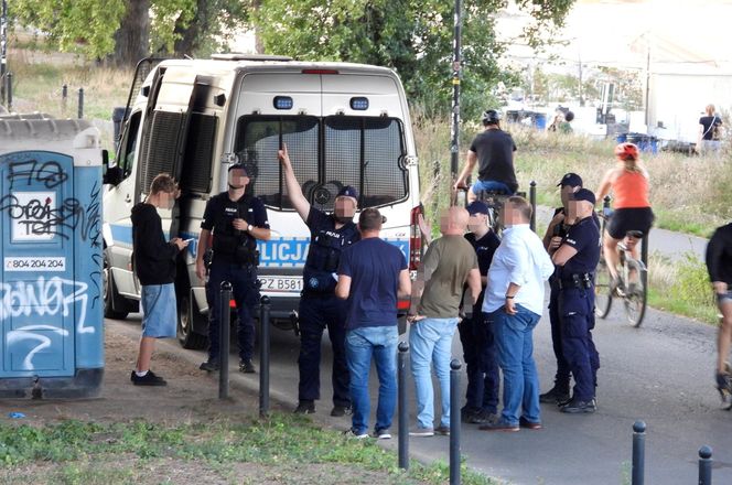 Wypadek na Bulwarach Wiślanych. 15 latka spadła z mostu.