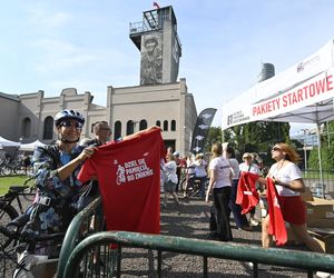 Biało-czerwonym peletonem rowerzyści uczcili Powstanie Warszawskie 