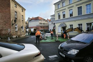 Zrywają asfalt na Wałowej