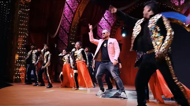 Krzysztof Stanowski nakręcił film w Bollywood! W obsadzie Pazura i