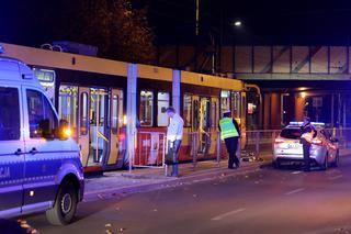 Warszawa: śmierć pod kołami tramwaju. Chciał skrócić sobie drogę?