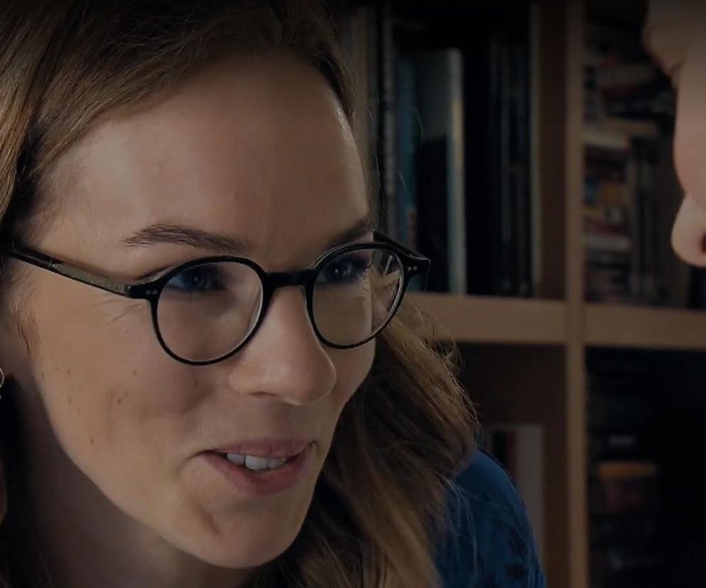 M jak miłość, odcinek 1686: Julia (Marta Chodorowska), Sylwia (Hanna Turnau)	