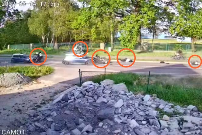  Szokujący wypadek w Goczałkowicach Zdrój. Samochód zmiótł parę na motocyklu. Jest nagranie